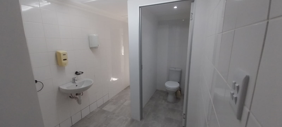 To Let Commercial Property for Rent in Vincent Eastern Cape